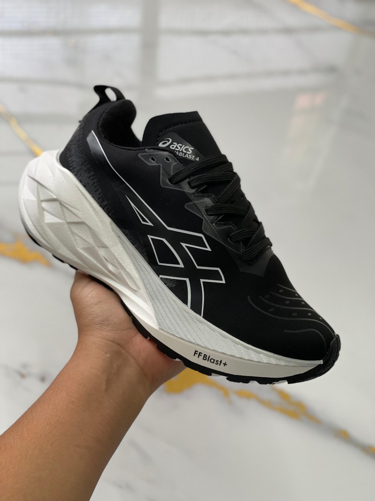 TENIS ASICS NOVABLAST 4